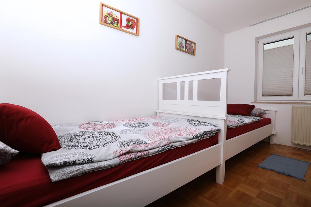 Apartma Dolinar Gorenja Vas  Eksteriør billede